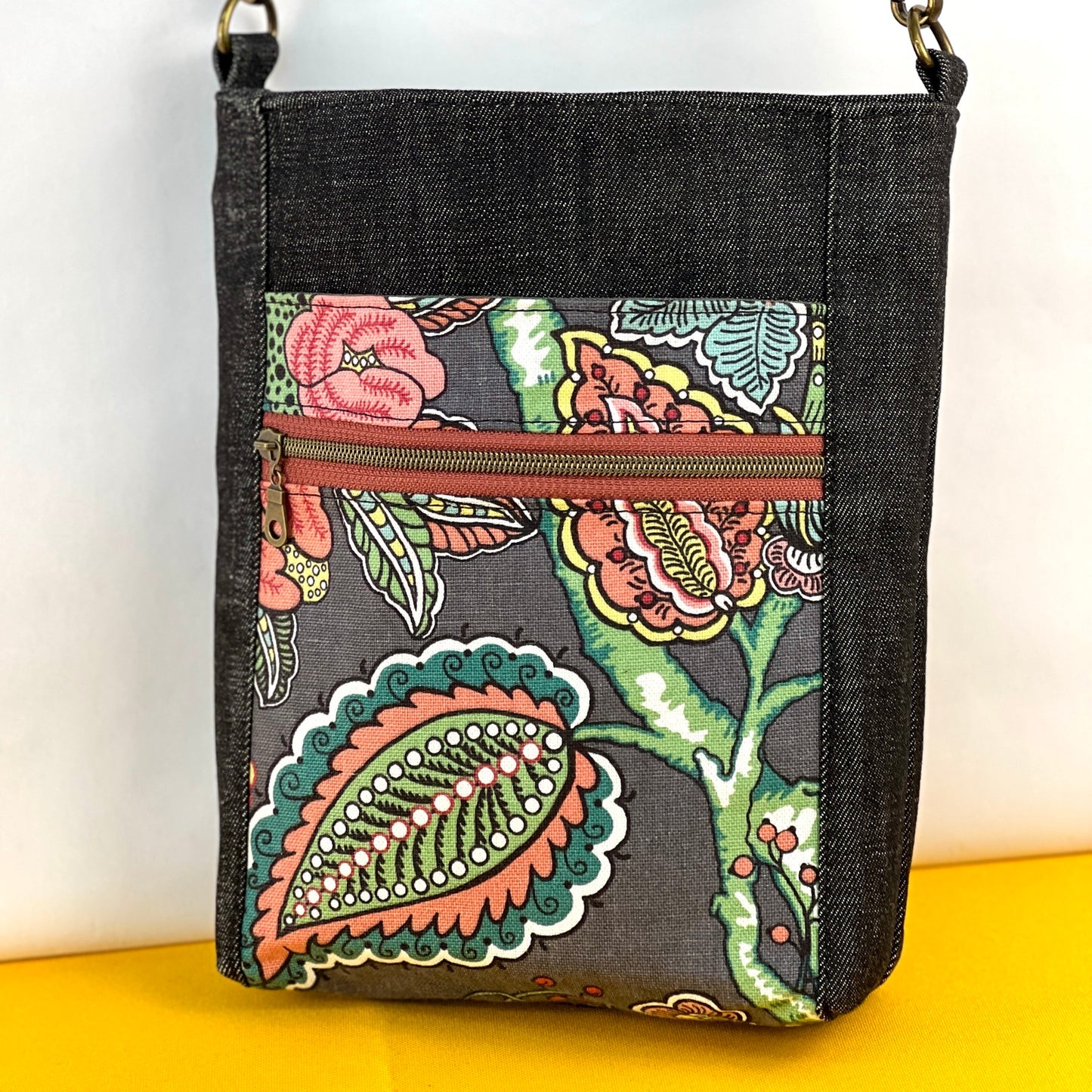 Small Crossbody Gray Paisley