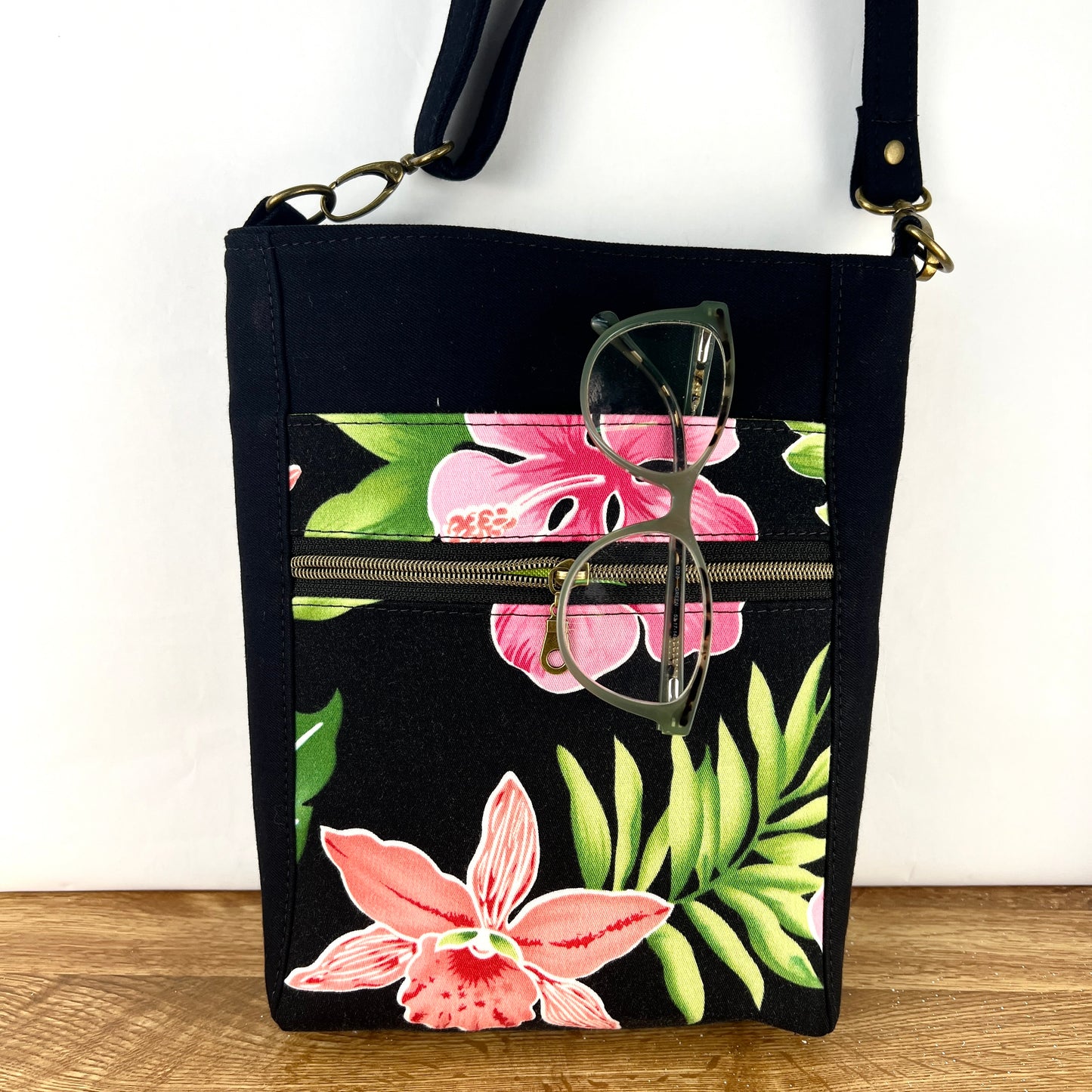 Small Crossbody Hawaiian Print on Black