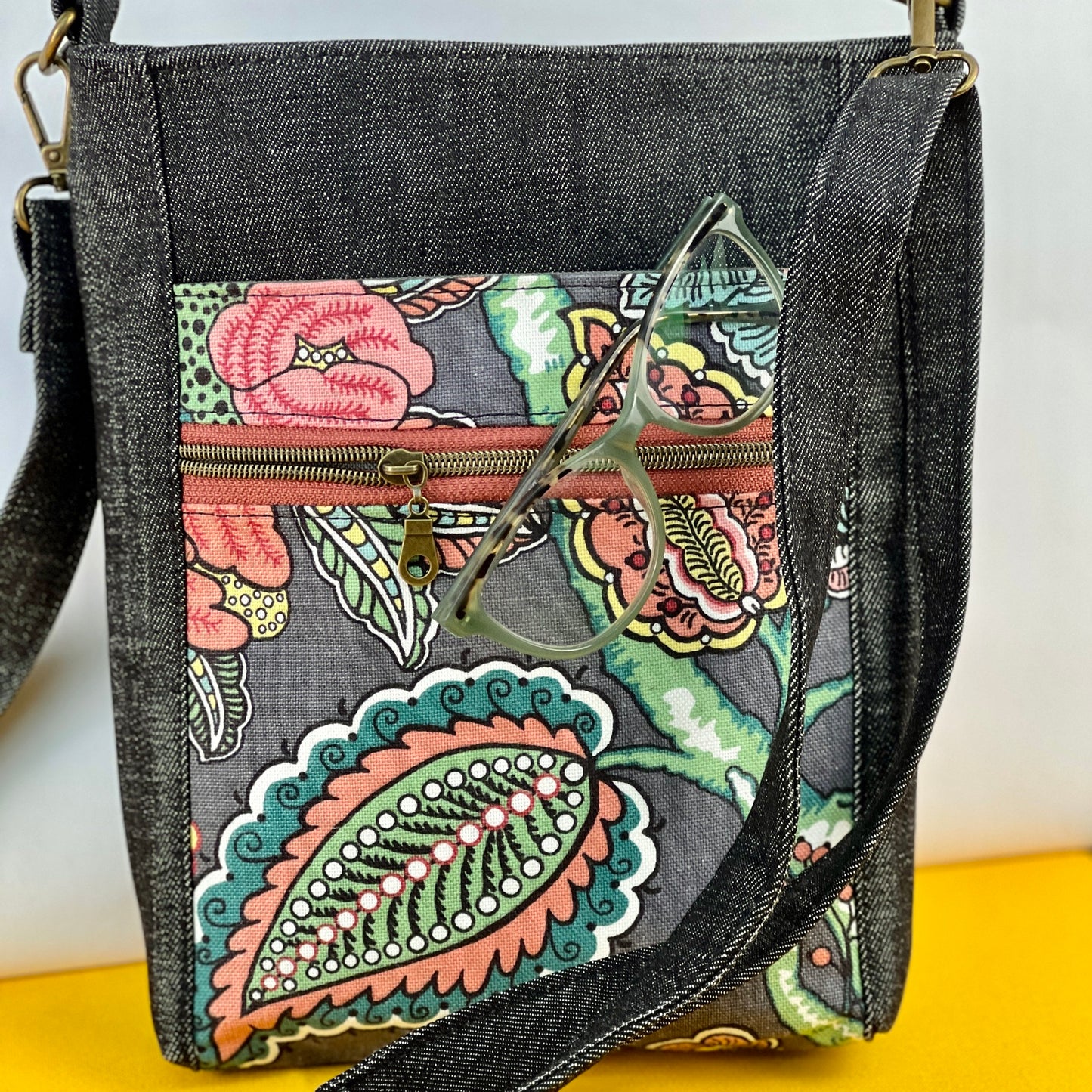 Small Crossbody Gray Paisley