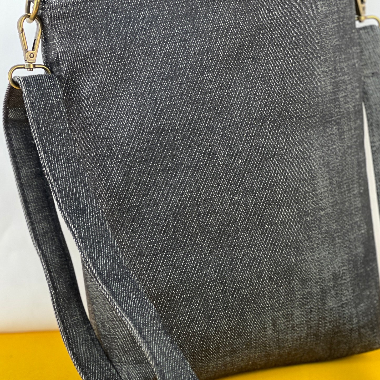 Small Crossbody Gray Paisley