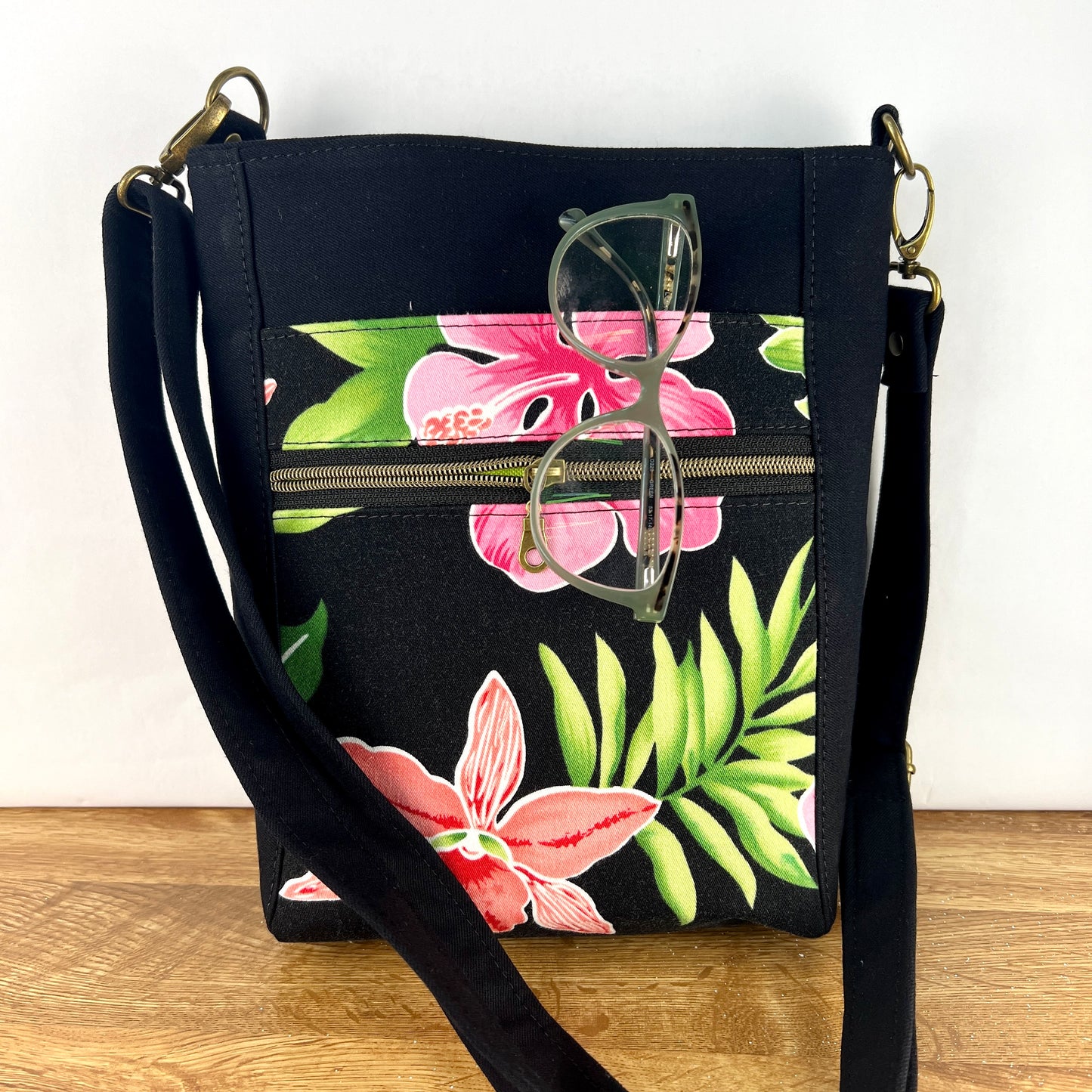 Small Crossbody Hawaiian Print on Black