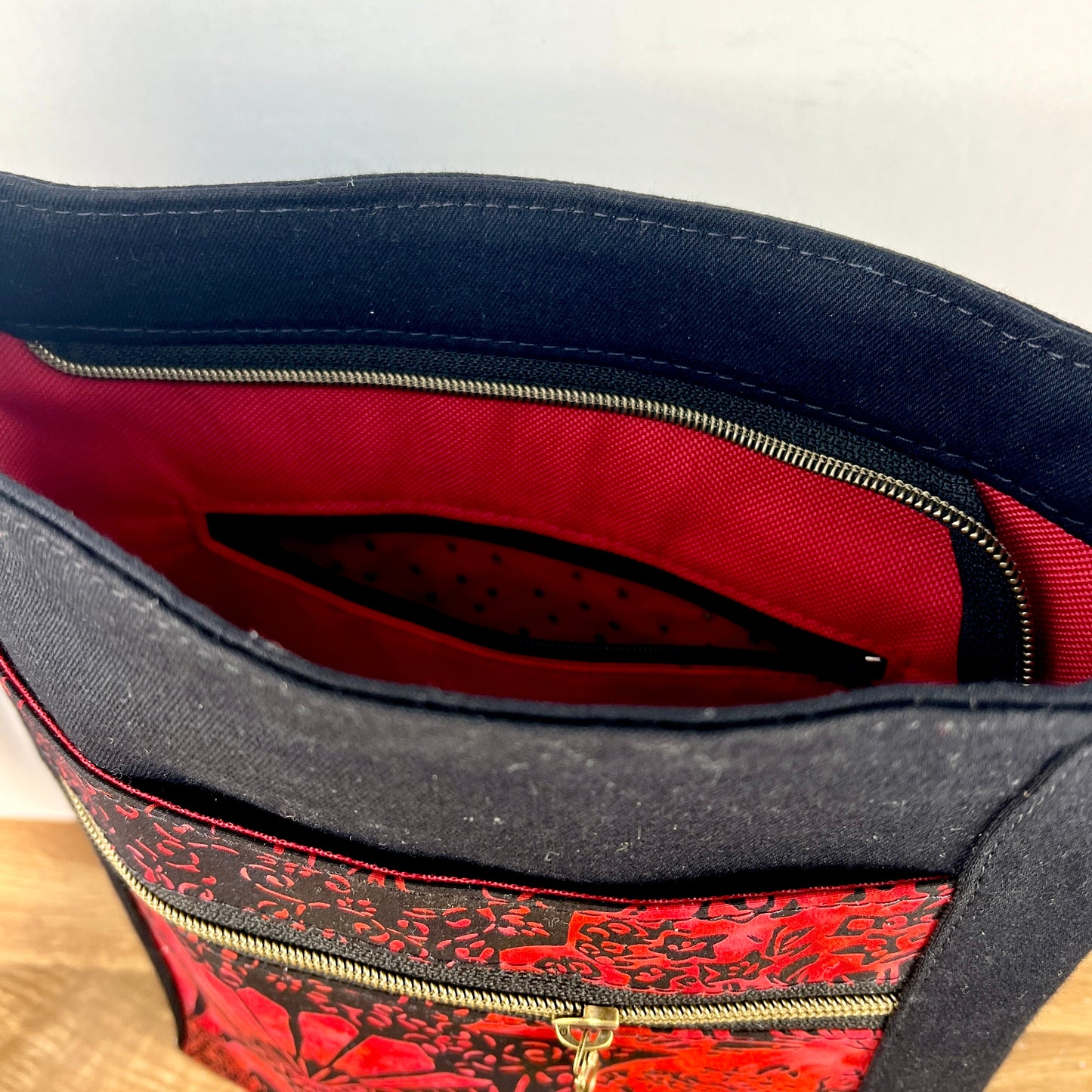 Small Crossbody Red Fans on Black