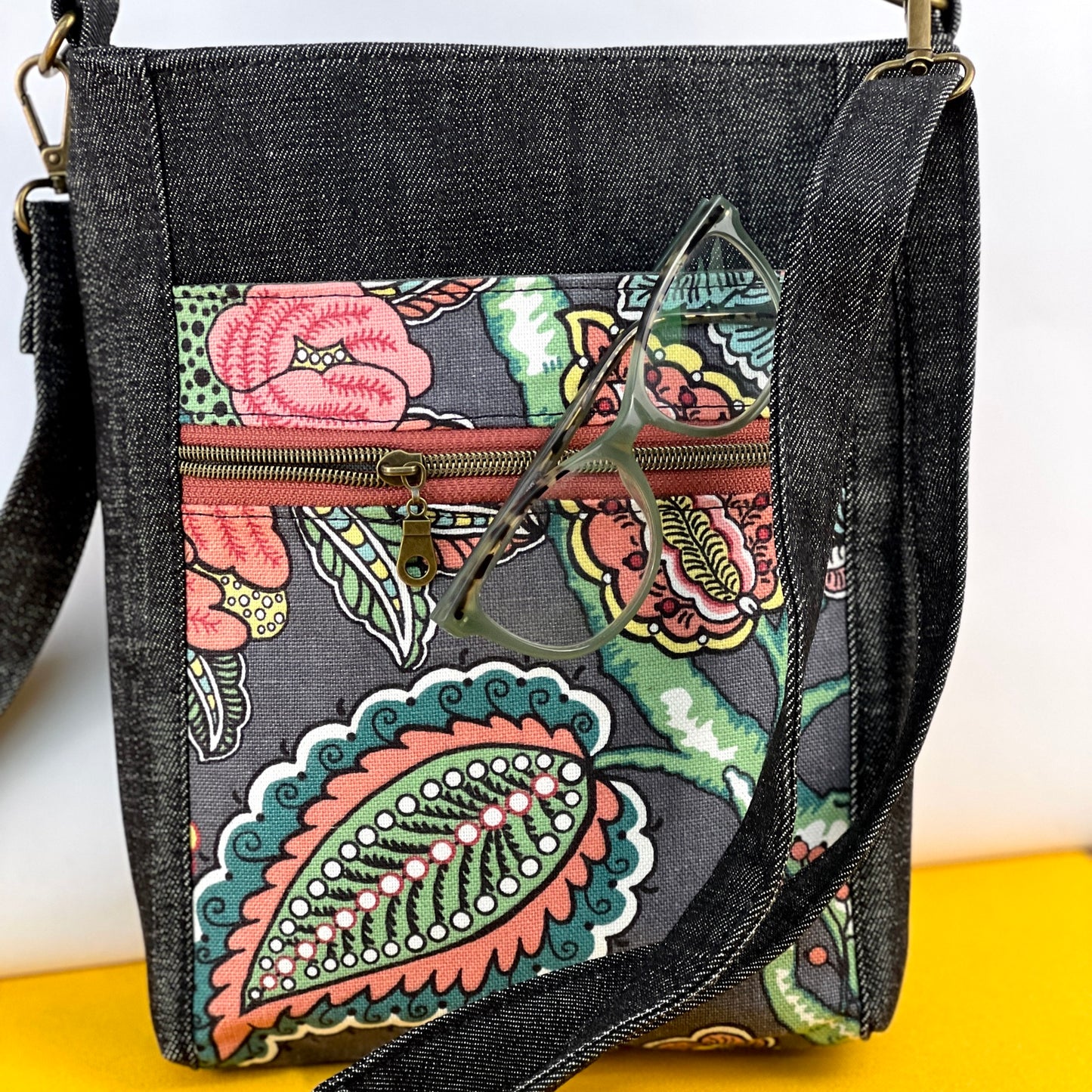 Small Crossbody Gray Paisley